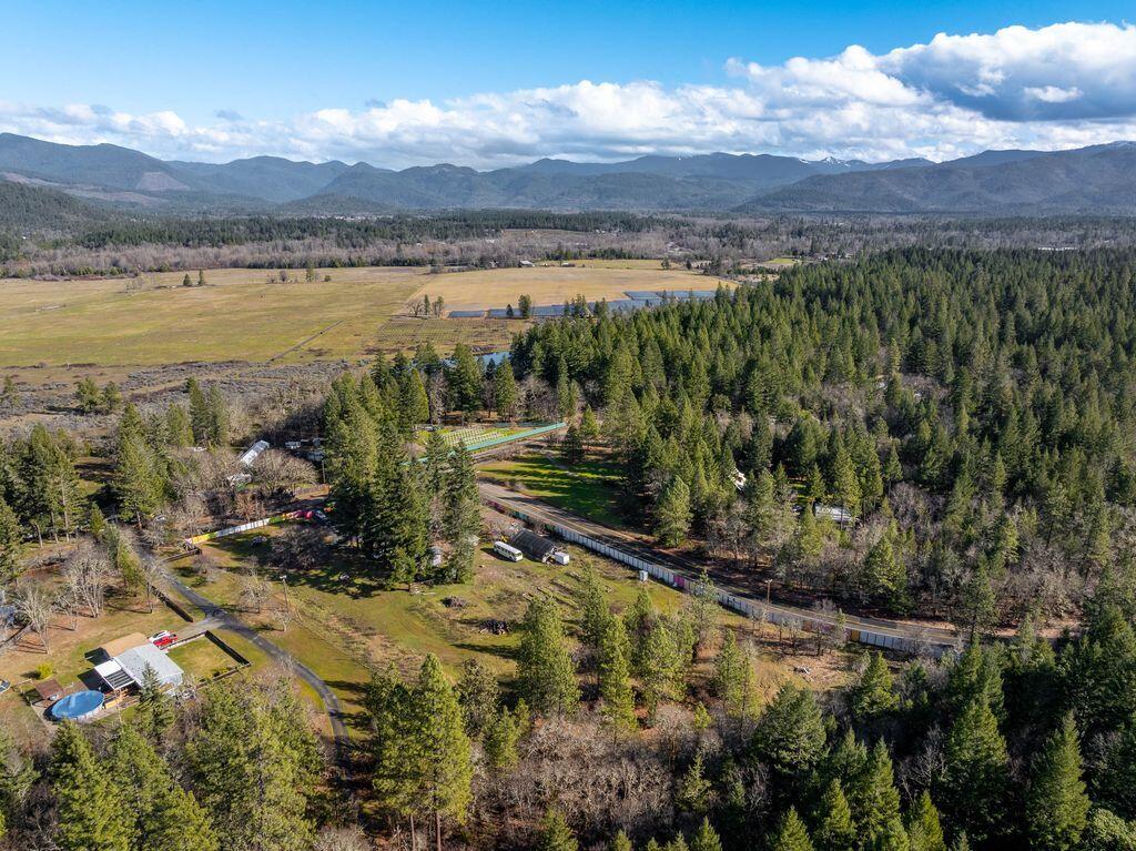 2574 Rockydale Road Cave Junction, OR 97523 - Photo 37 of 43 aer5