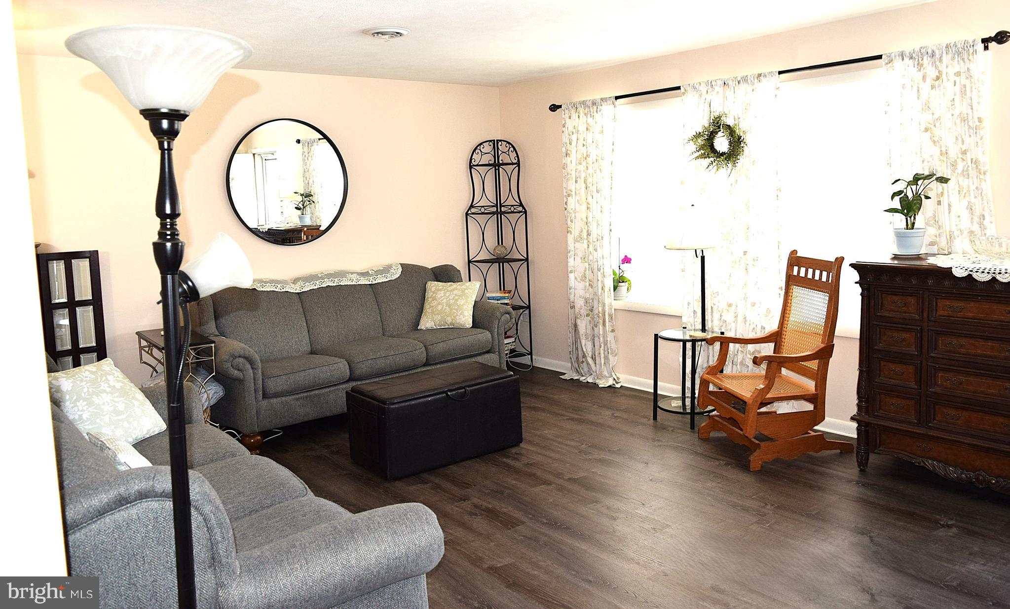 295 Bowman Road Hanover, PA 17331 - Photo 4 of 28 living room
