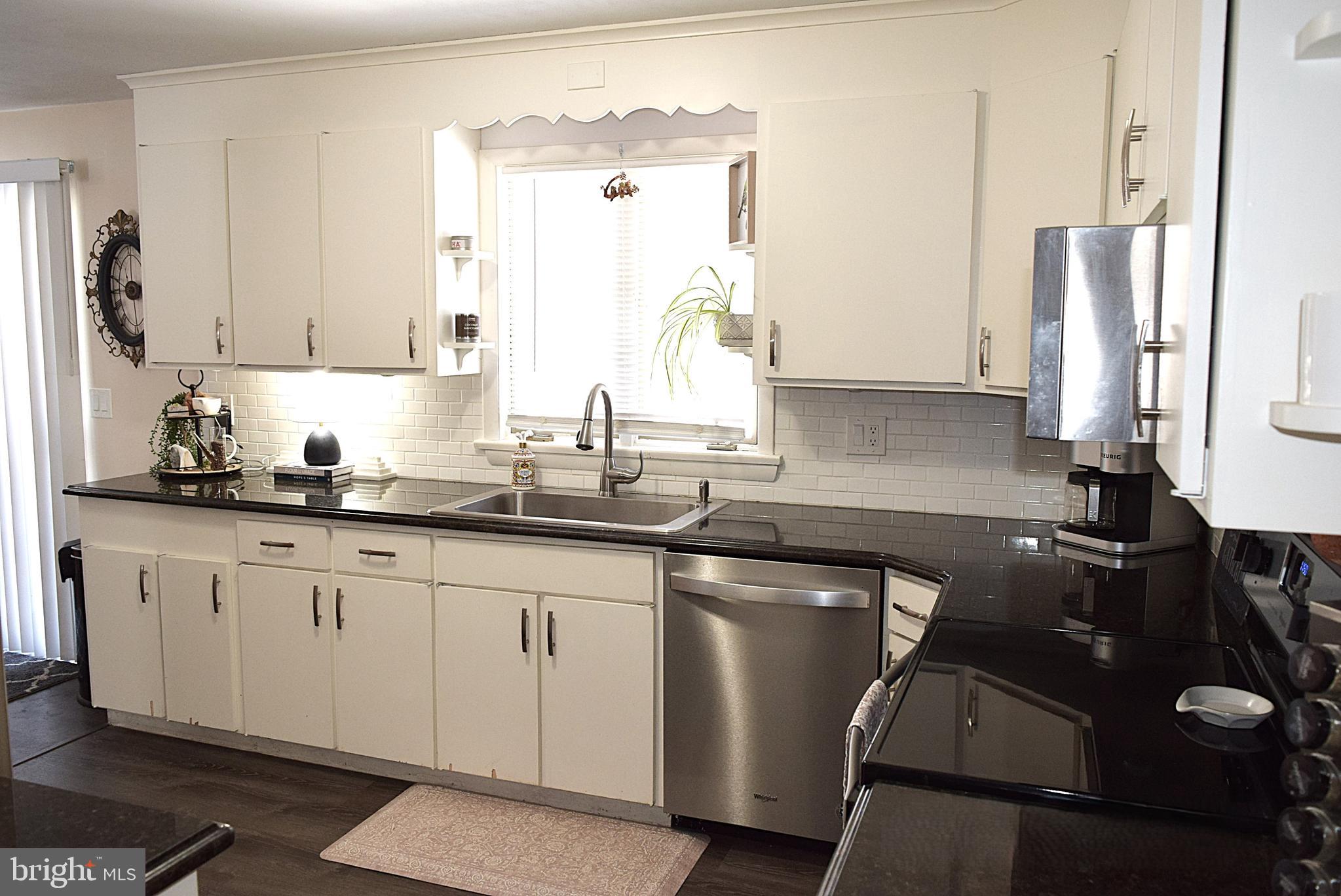 295 Bowman Road Hanover, PA 17331 - Photo 10 of 28 Granite countertops