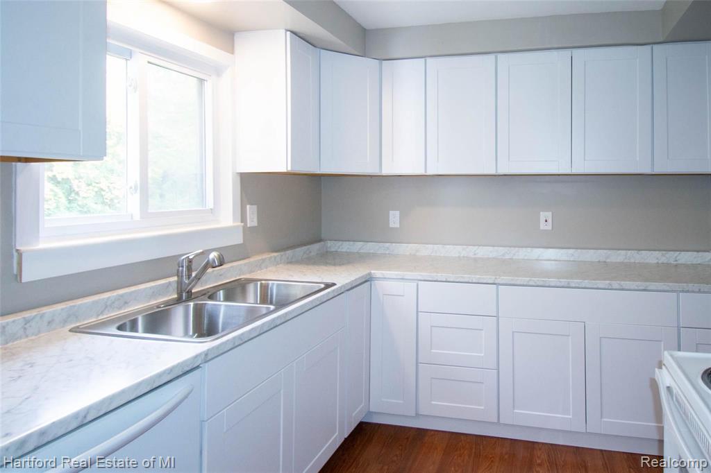 28220 Peppermill Road Farmington, MI 48331 - Photo 5 of 20