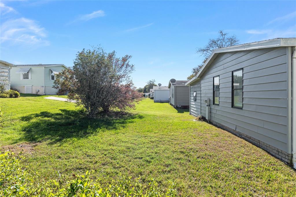 1727 Hilton Head Boulevard Lady Lake, FL 32159 - Photo 32 of 39 a large yard with large trees
