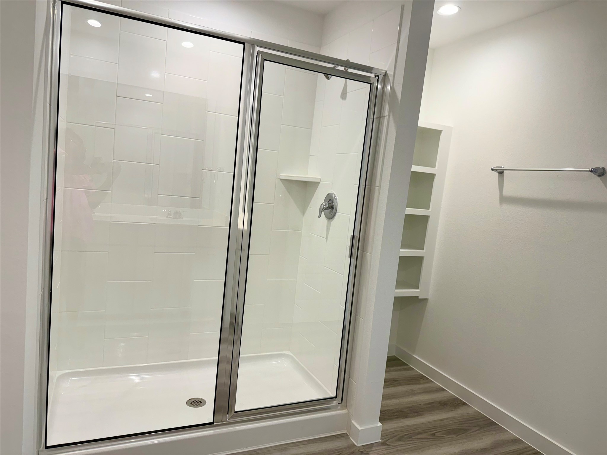 2911 Needham Gdn Lane Houston, TX 77051 - Photo 20 of 50 a bathroom with a glass shower door and a glass door
