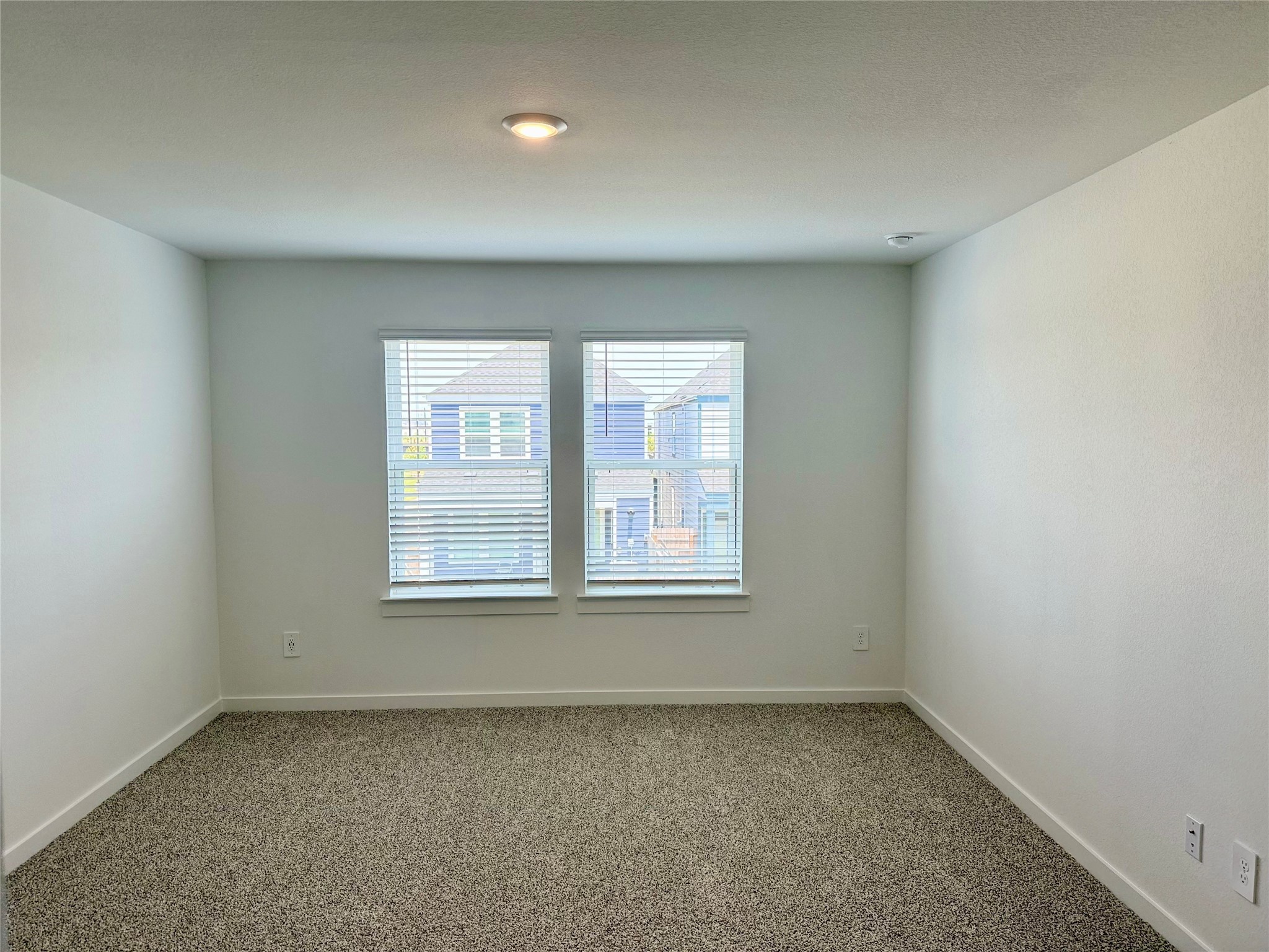 2911 Needham Gdn Lane Houston, TX 77051 - Photo 26 of 50 an empty room with a window