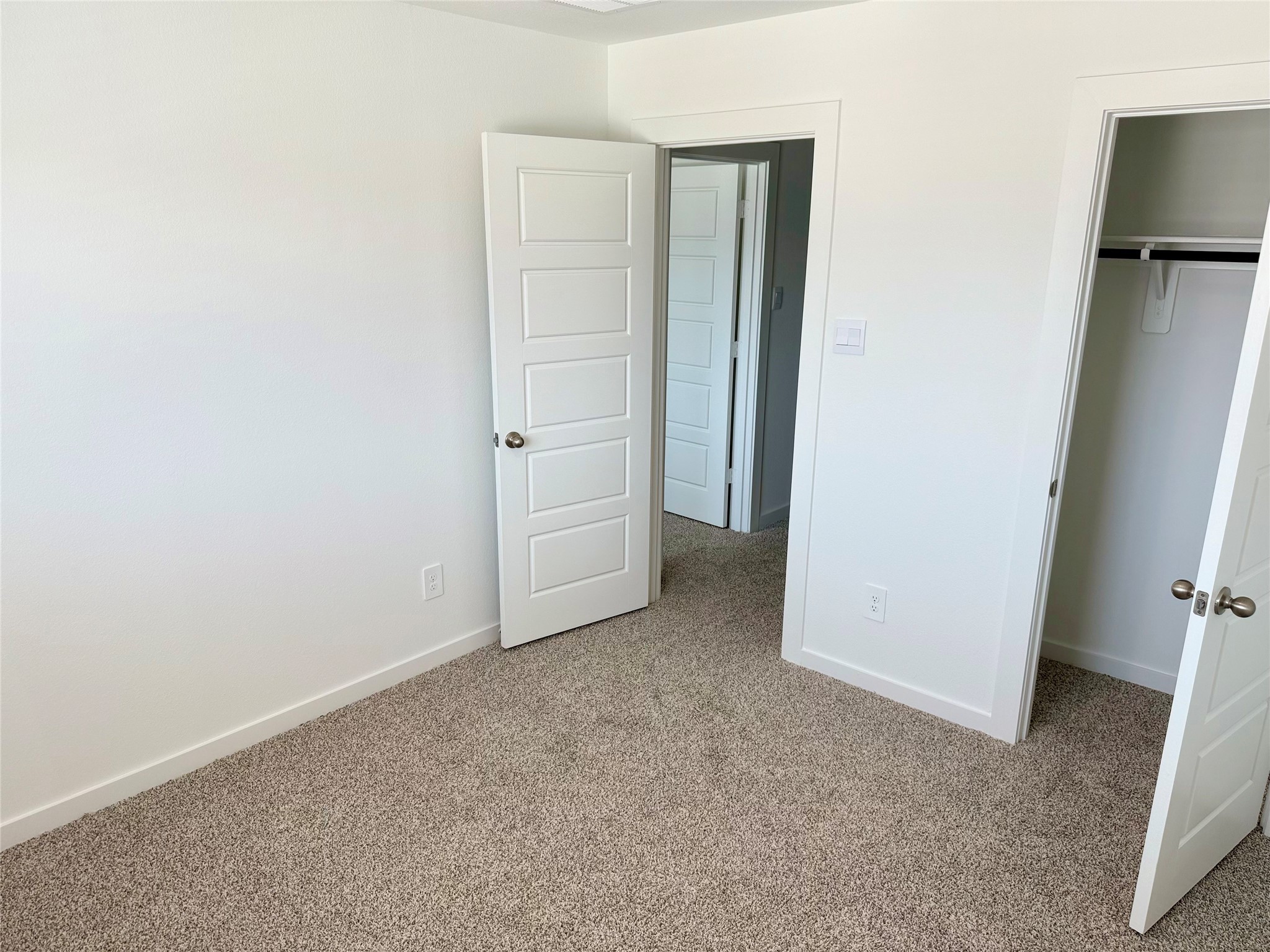 2911 Needham Gdn Lane Houston, TX 77051 - Photo 33 of 50 an empty room with closet
