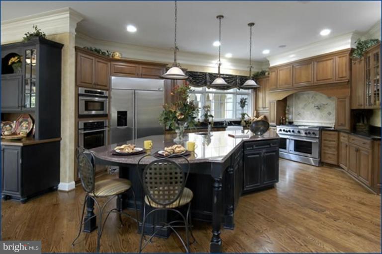 9020 Falls Run Road McLean, VA 22102 - Photo 2 of 7 Kitchen