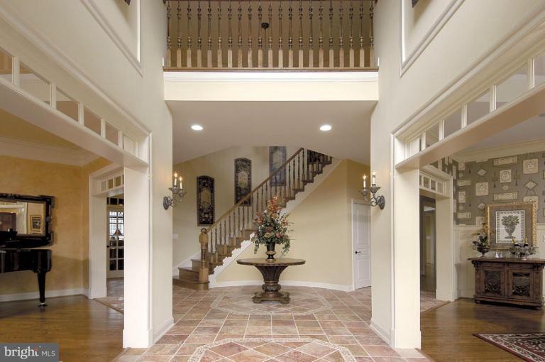 9020 Falls Run Road McLean, VA 22102 - Photo 3 of 7 Entrance / Foyer