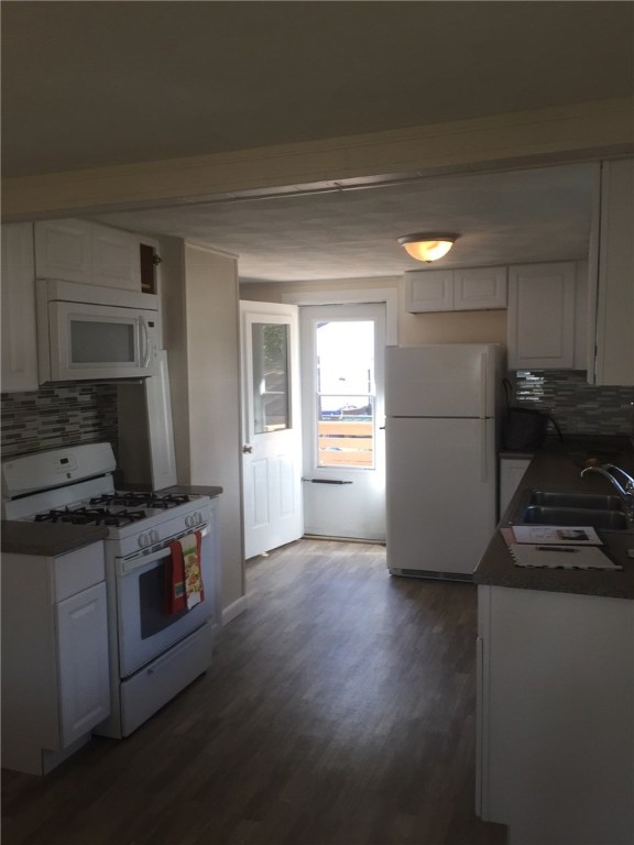 9 Northup Street Warwick, RI 02889 - Photo 3 of 12