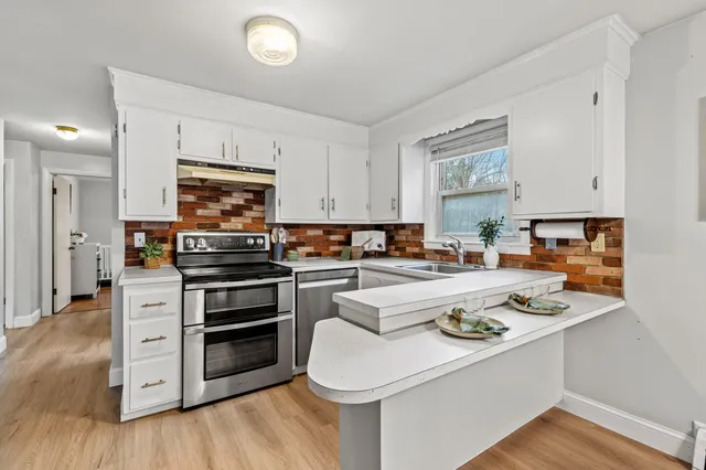 $425,000 | 11 Hillside Avenue, Scarborough, ME 04074