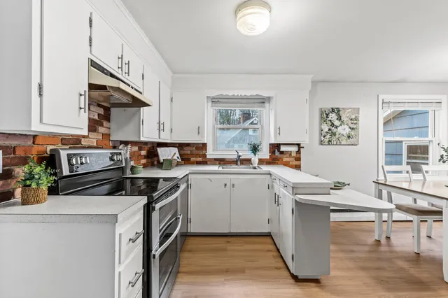 $425,000 | 11 Hillside Avenue, Scarborough, ME 04074