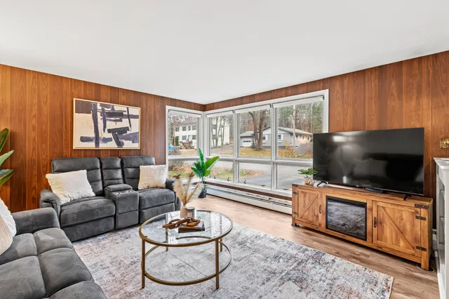 $425,000 | 11 Hillside Avenue, Scarborough, ME 04074