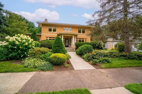 $950,000 | 707 West Columbia Street, Chippewa Falls, WI 54729