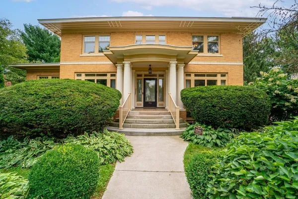 $950,000 | 707 West Columbia Street, Chippewa Falls, WI 54729