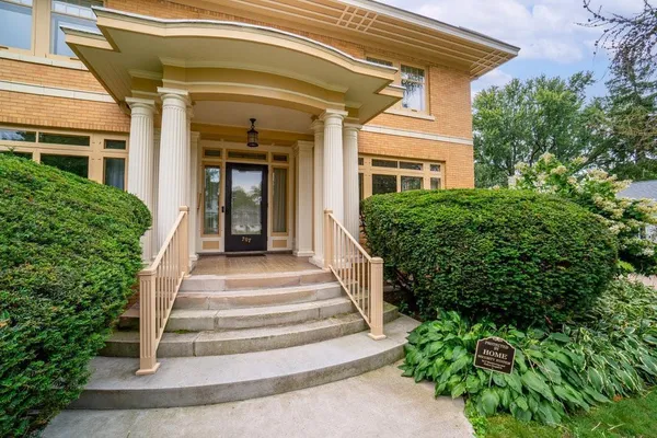 $950,000 | 707 West Columbia Street, Chippewa Falls, WI 54729