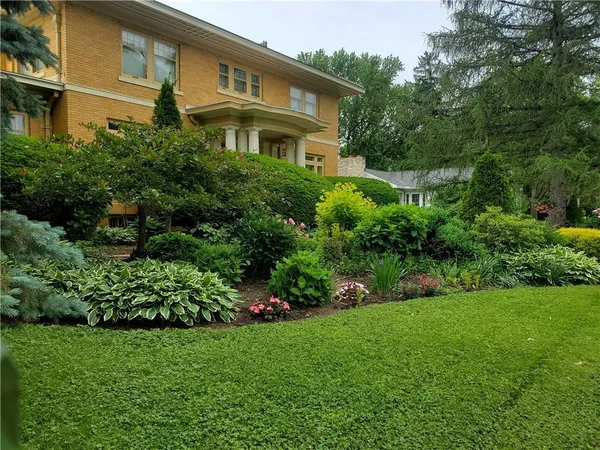 $950,000 | 707 West Columbia Street, Chippewa Falls, WI 54729