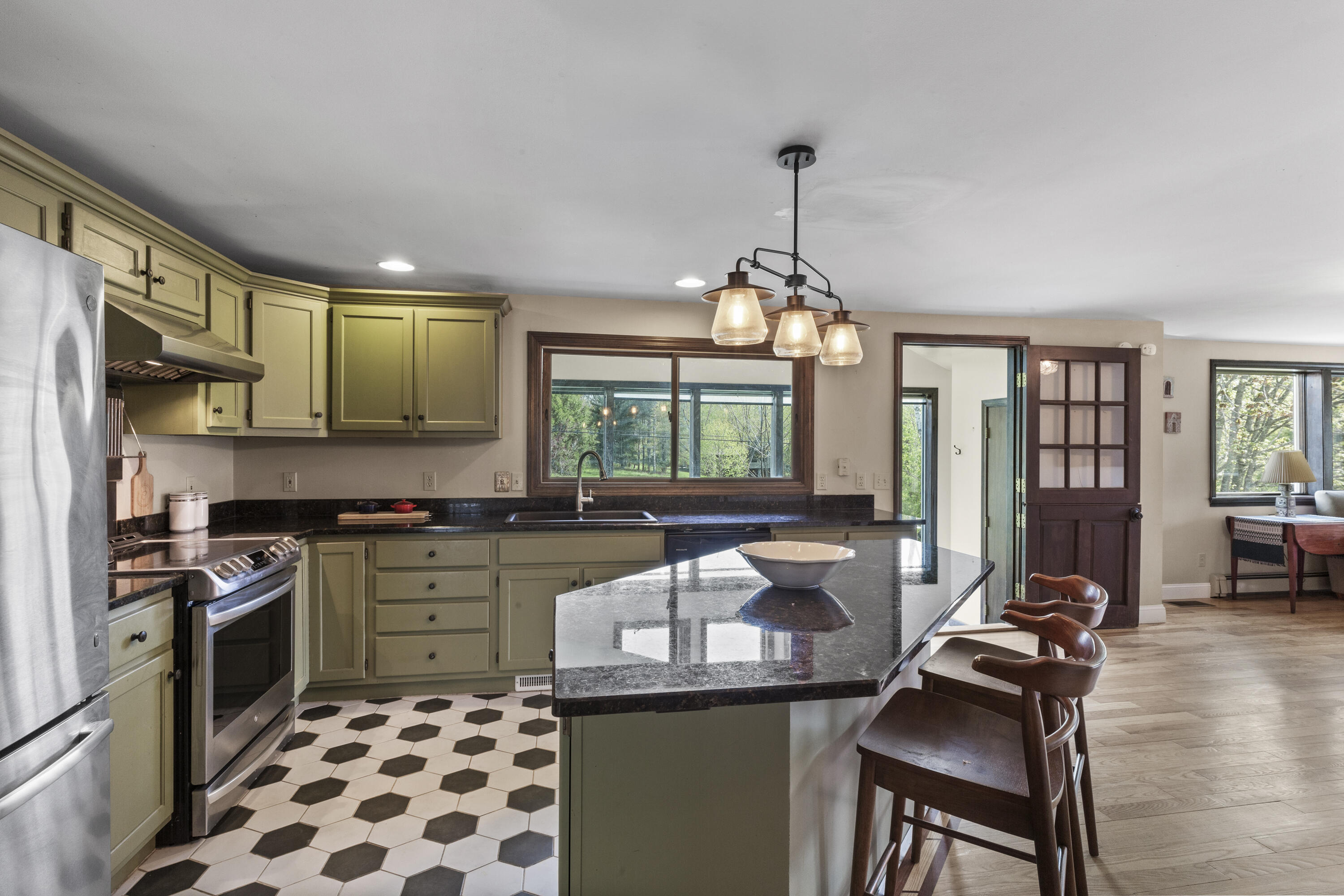 17 West View Road Damariscotta, ME 04543 - Photo 5 of 47 Kitchen