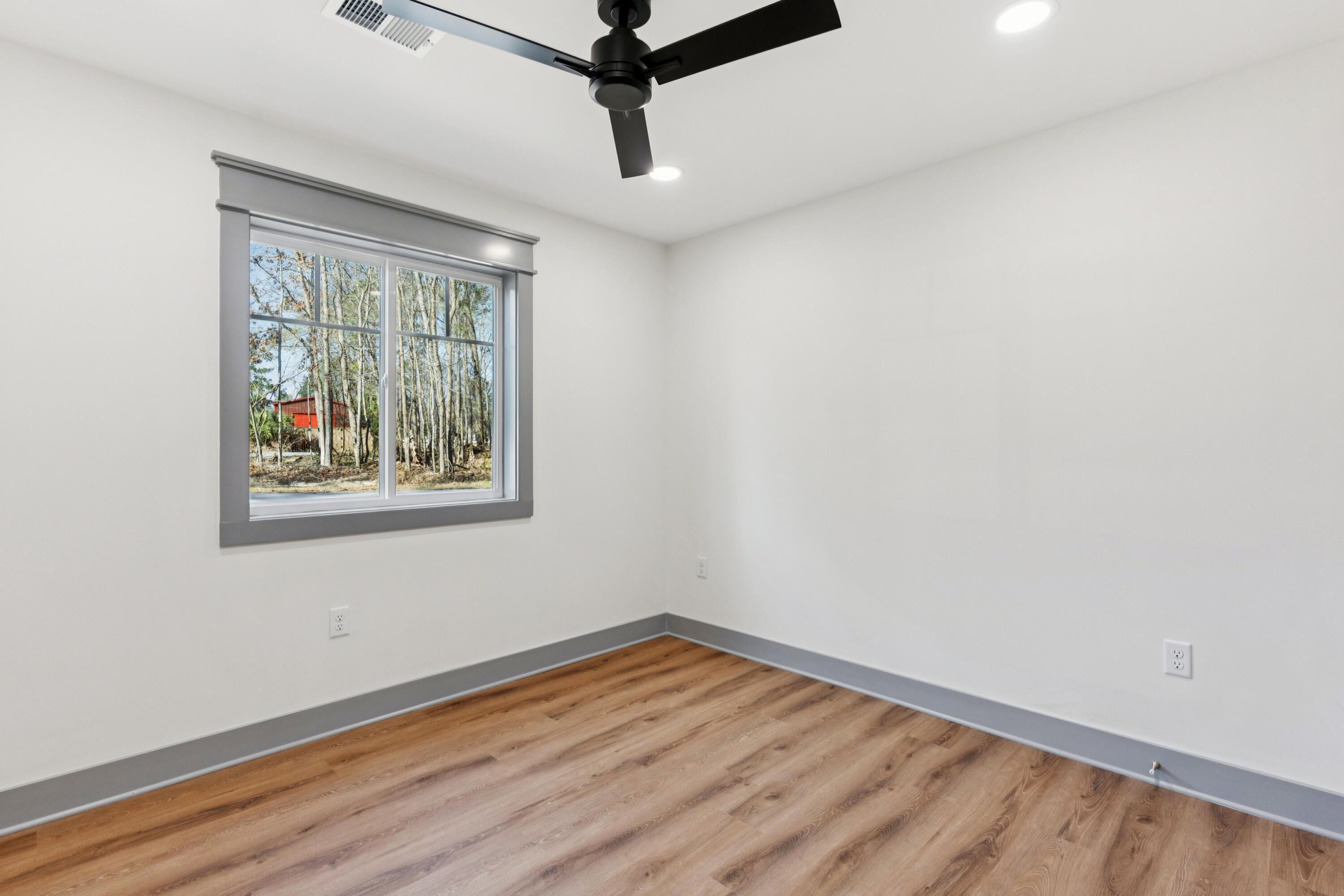 1011 Golf Course Parkway Moncks Corner, SC 29461 - Photo 18 of 40 1011GolfCoursePkwy-KeenEyeMarketing-019