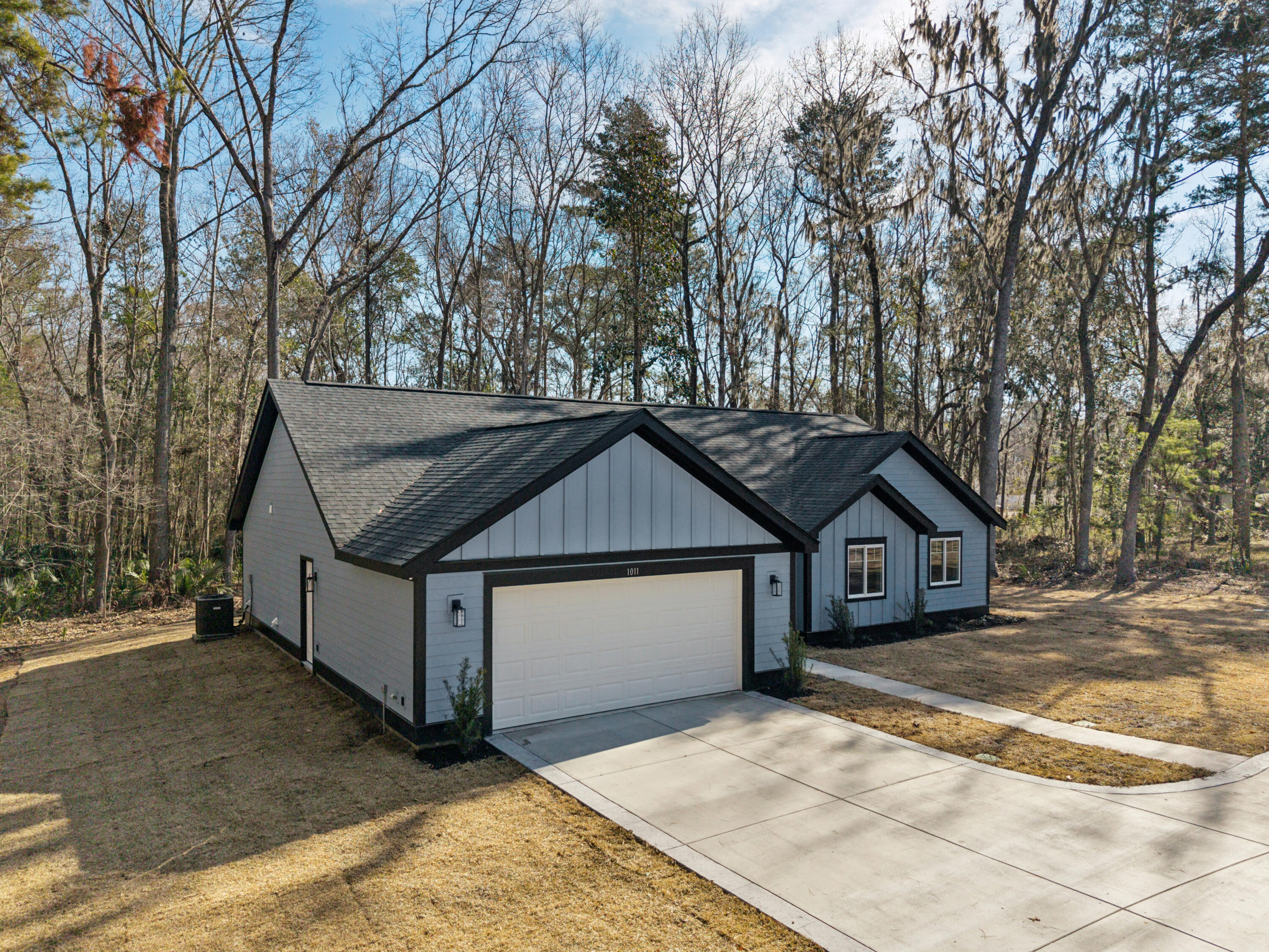 1011 Golf Course Parkway Moncks Corner, SC 29461 - Photo 3 of 40 1011GolfCoursePkwy-KeenEyeMarketing-043