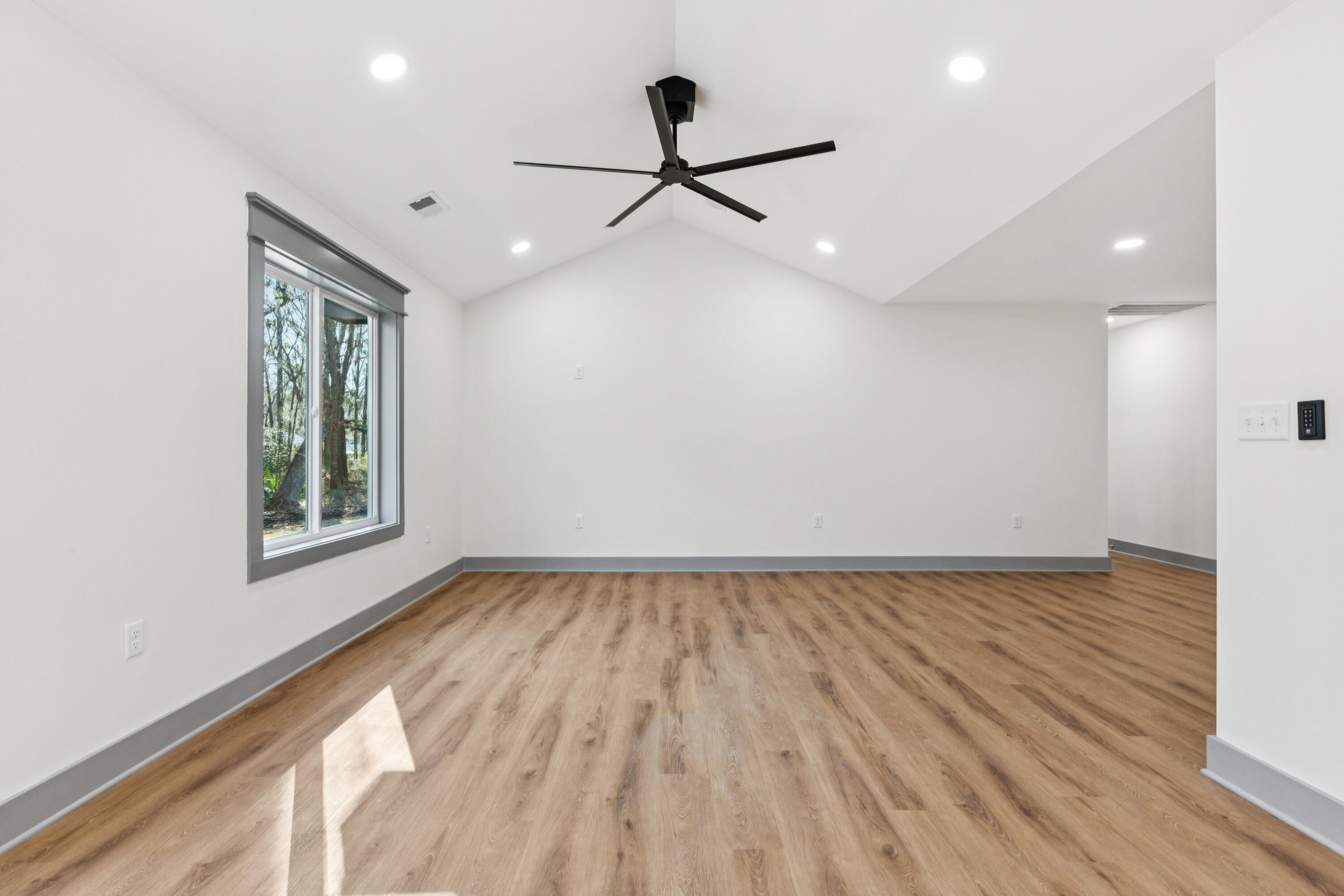 1011 Golf Course Parkway Moncks Corner, SC 29461 - Photo 10 of 40 1011GolfCoursePkwy-KeenEyeMarketing-011