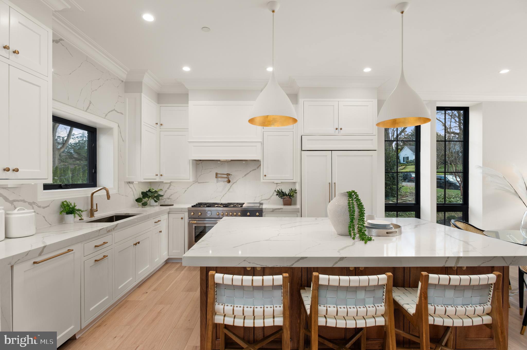 5045 Overlook Road Northwest Washington, DC 20016 - Photo 18 of 50 Gourmet eat-in kitchen