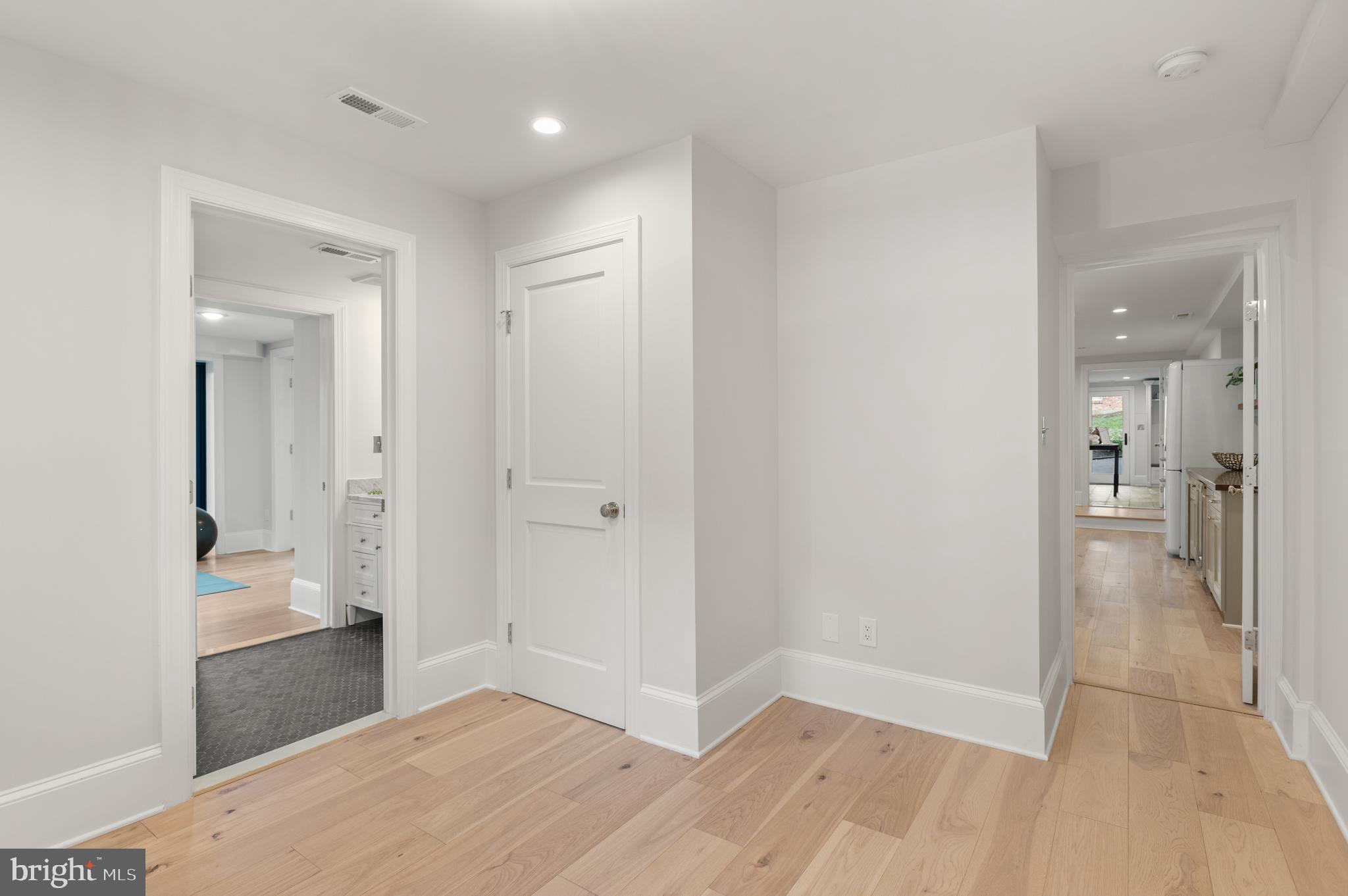 5045 Overlook Road Northwest Washington, DC 20016 - Photo 38 of 50 Bedroom 5 with Jack and Jill bath