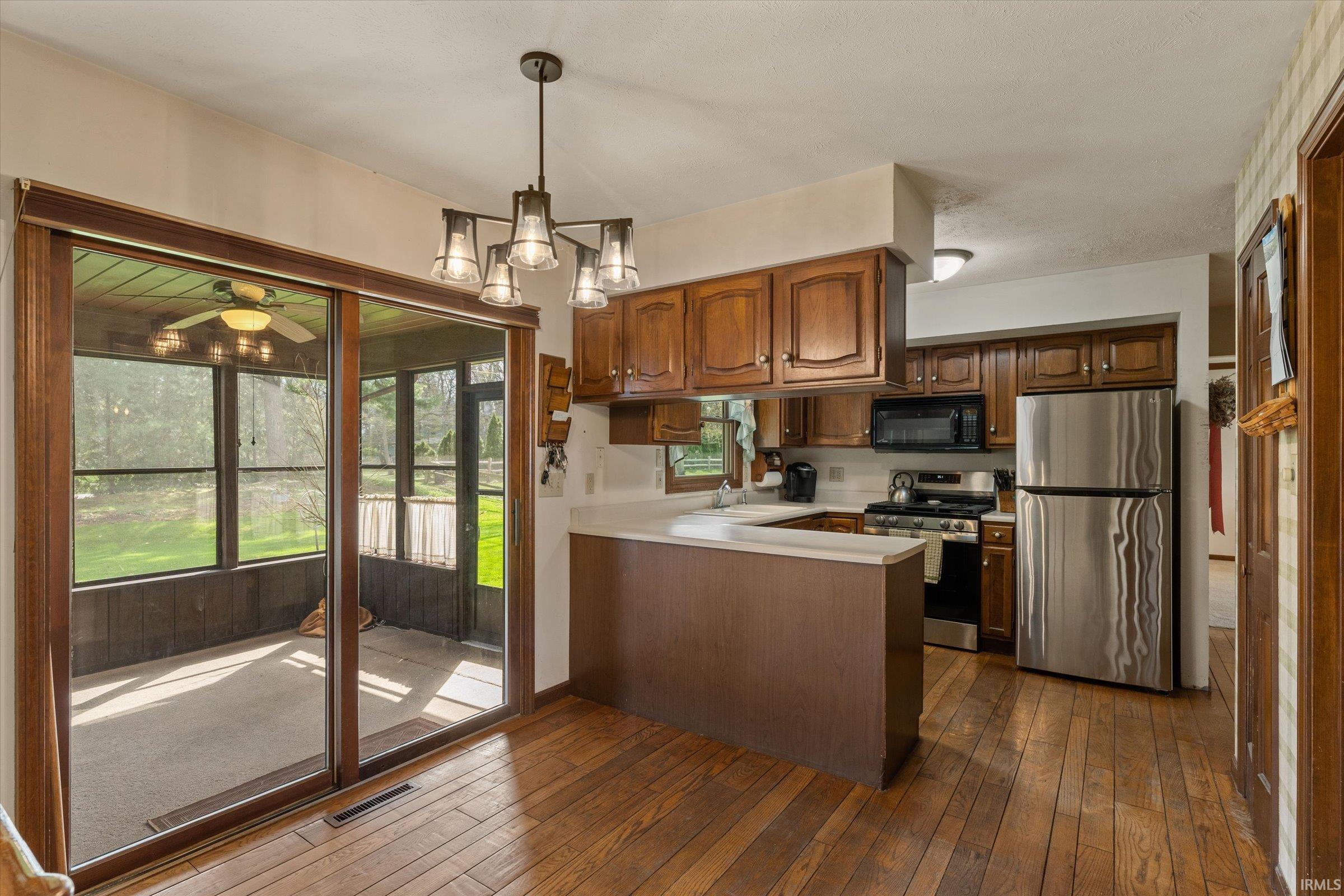 15810 Walnut Pointe Granger, IN 46530 - Photo 13 of 35