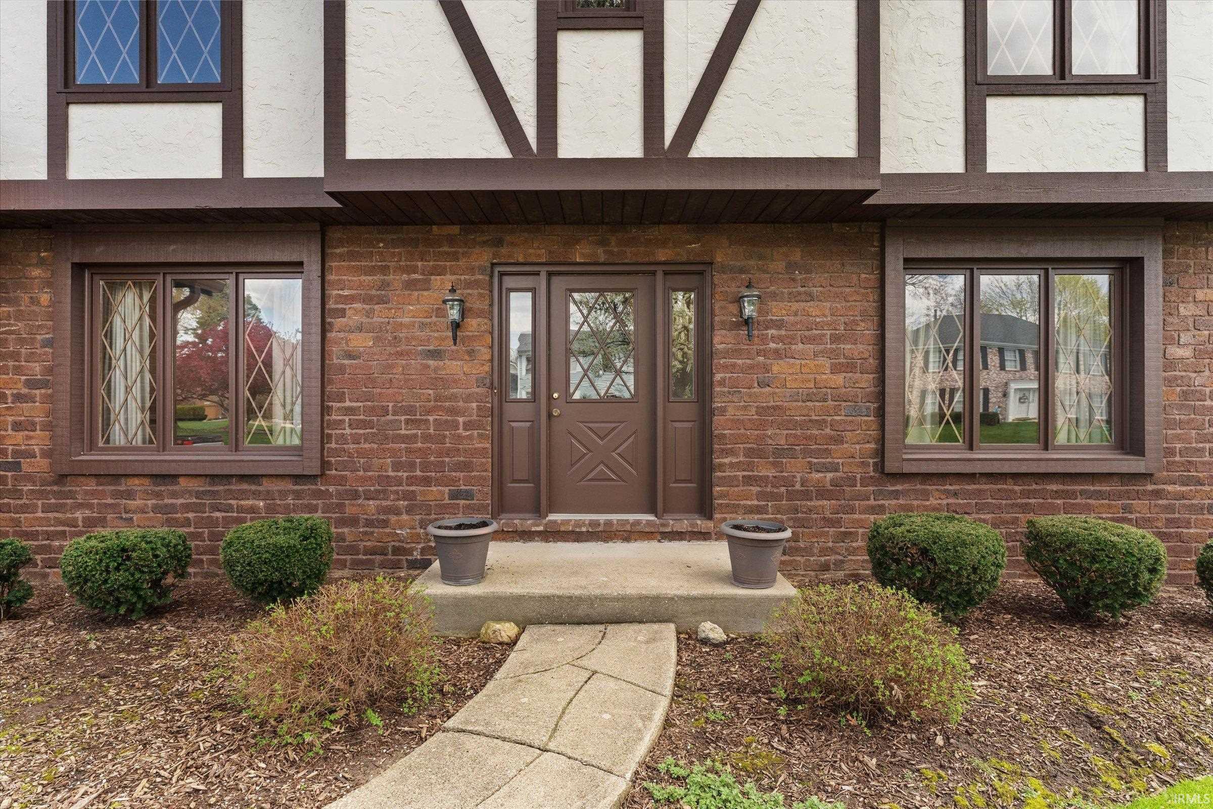 15810 Walnut Pointe Granger, IN 46530 - Photo 4 of 35