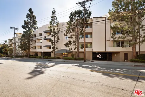$849,000 | 725 South Barrington Avenue, Unit 301, Los Angeles, CA 90049