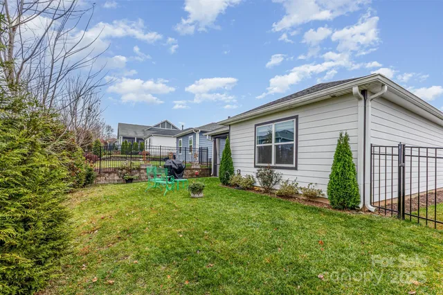 a view of a house with backyard and porch