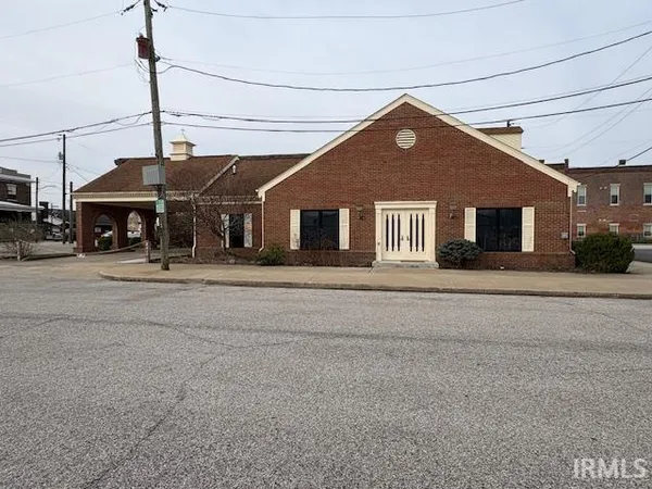 $349,000 | 203 Northeast 1st Street, Loogootee, IN 47553