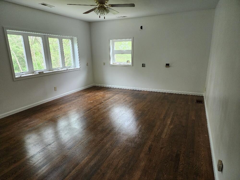 5736 Lithia Road Buchanan, VA 24066 - Photo 2 of 12 Living Room