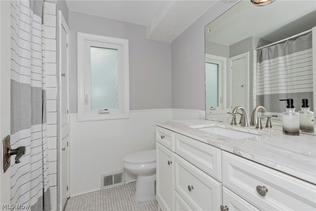 3662 Winchell Road Beachwood, OH 44122 - Photo 26 of 46 Oversized vanity in the hall bathroom