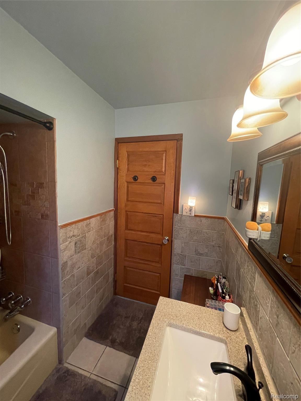 16805 Inkster Road Taylor, MI 48180 - Photo 15 of 37 F4CDCC4D-8D37-4AB2-A1CF-6660CF878934.jpeg