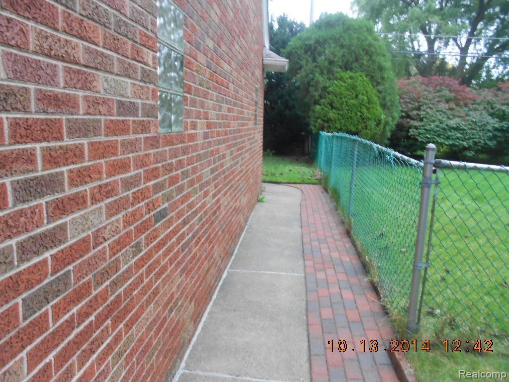827 Shoreham Road Grosse Pointe, MI 48236 - Photo 43 of 44 575325.jpg