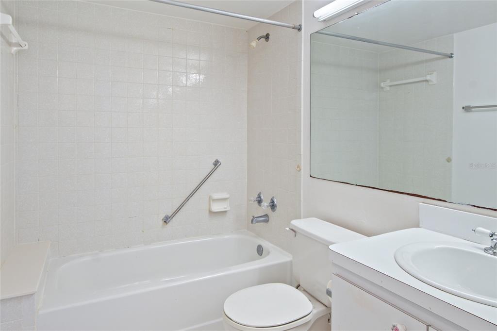 1308 Pine Ridge Circle East, Unit H2 Tarpon Springs, FL 34688 - Photo 11 of 17 a bathroom with a toilet and a bathtub