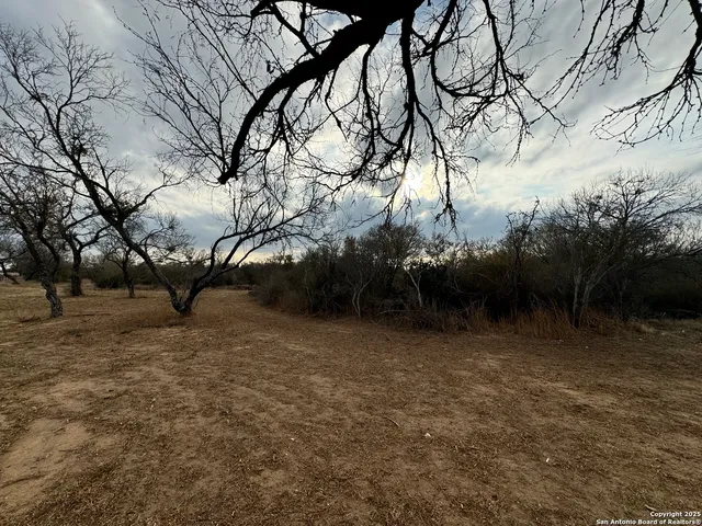 $150,000 | 765 County Road 765, Moore, TX 78057