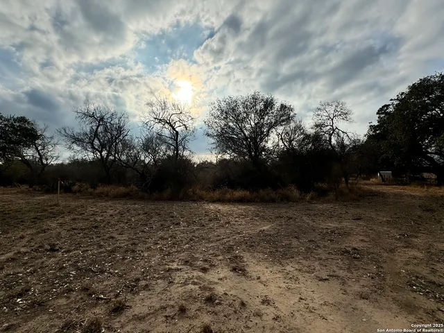 $150,000 | 765 County Road 765, Moore, TX 78057