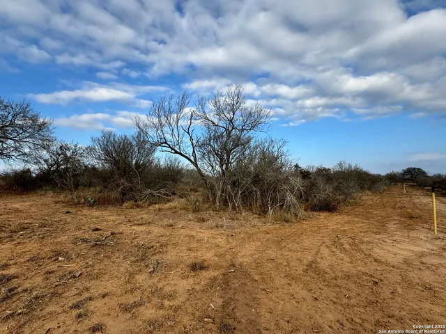 $150,000 | 765 County Road 765, Moore, TX 78057