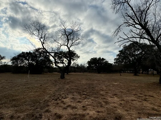 $150,000 | 765 County Road 765, Moore, TX 78057