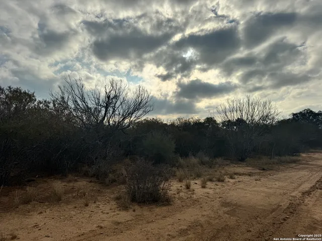 $150,000 | 765 County Road 765, Moore, TX 78057