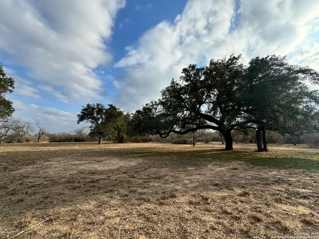 $150,000 | 765 County Road 765, Moore, TX 78057