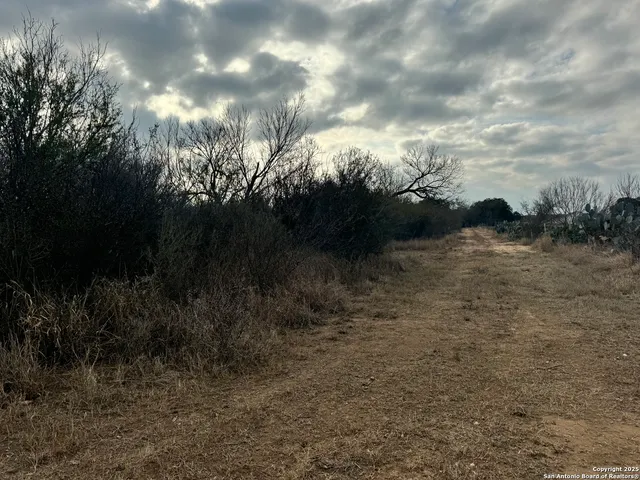 $150,000 | 765 County Road 765, Moore, TX 78057