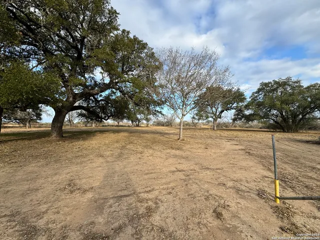 $150,000 | 765 County Road 765, Moore, TX 78057
