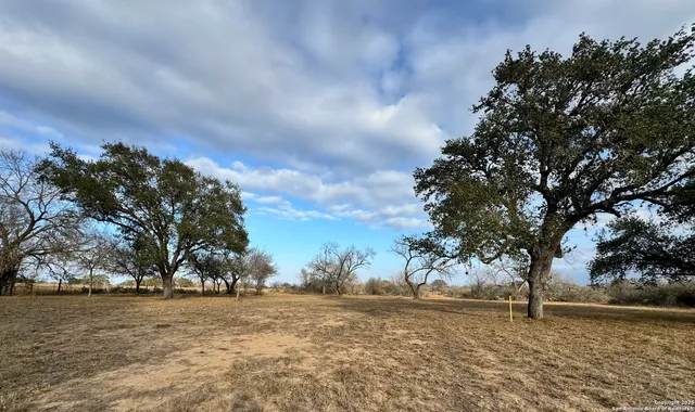 $150,000 | 765 County Road 765, Moore, TX 78057