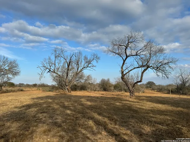 $150,000 | 765 County Road 765, Moore, TX 78057