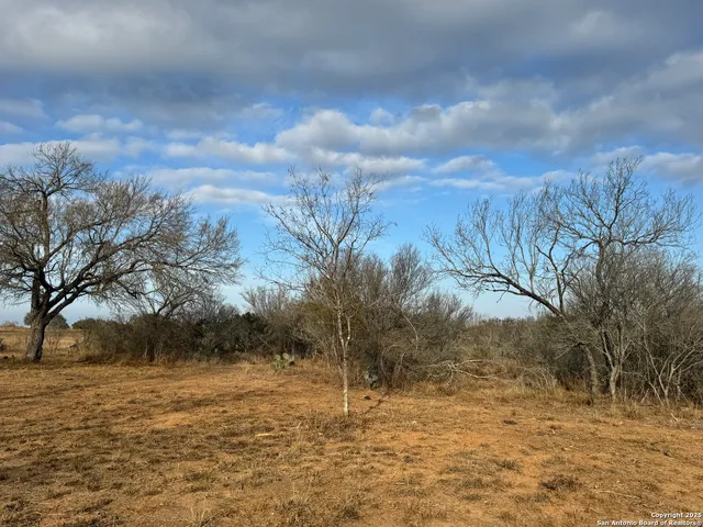 $150,000 | 765 County Road 765, Moore, TX 78057