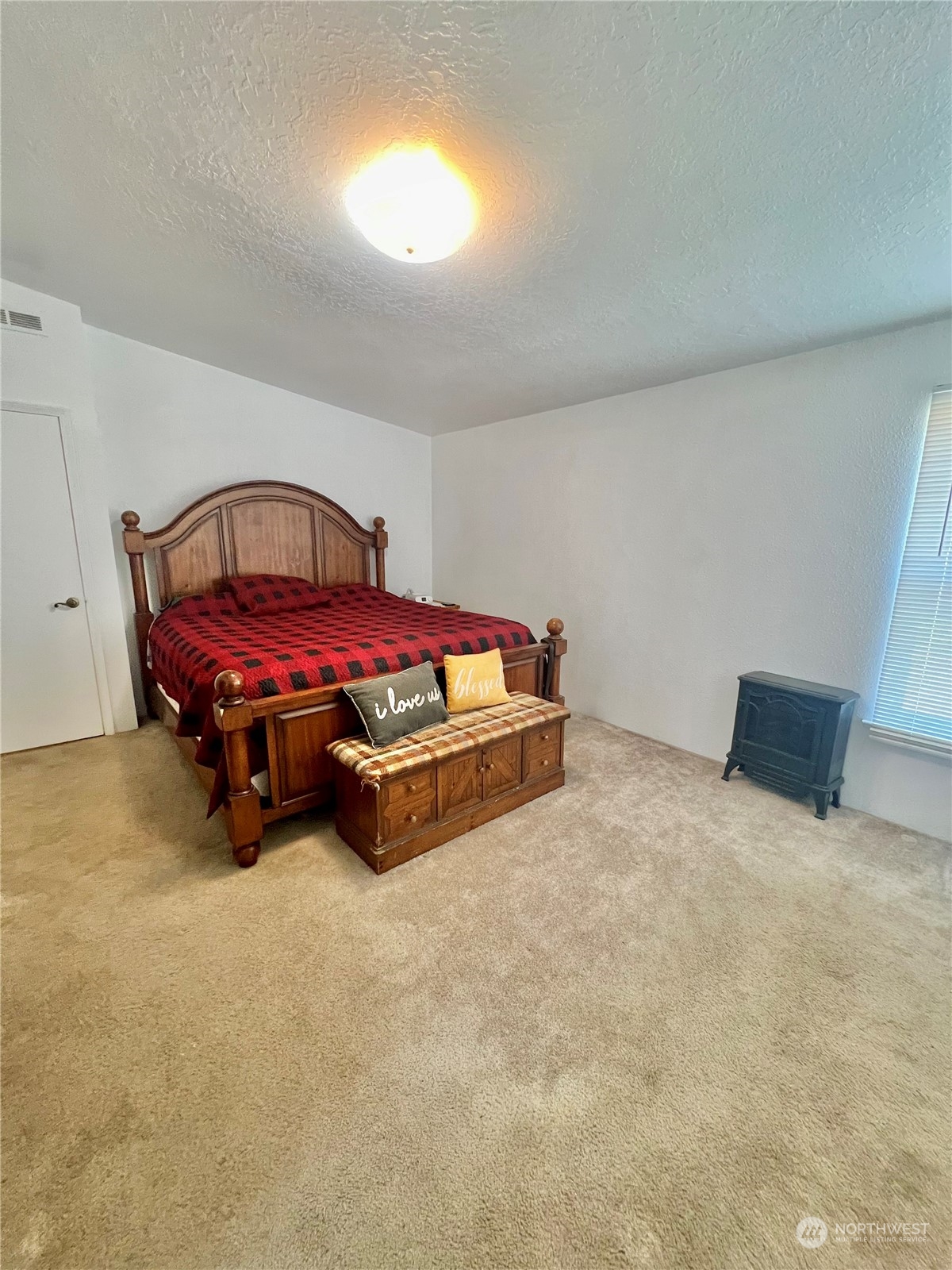 256 C Riverside Cutoff Road Riverside, WA 98849 - Photo 21 of 36 a bedroom with a bed and a table