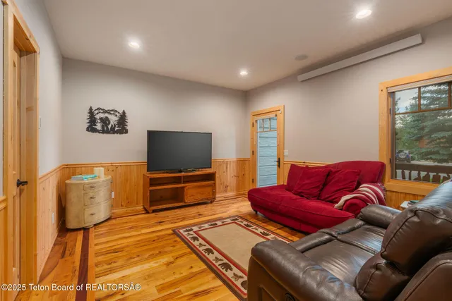 $1,675,000 | 445 Aspen Ridge Trail, Alpine, WY 83128