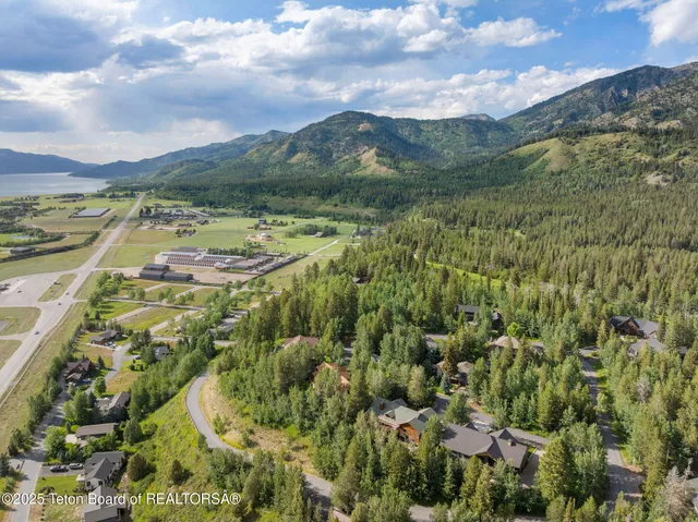 $1,675,000 | 445 Aspen Ridge Trail, Alpine, WY 83128