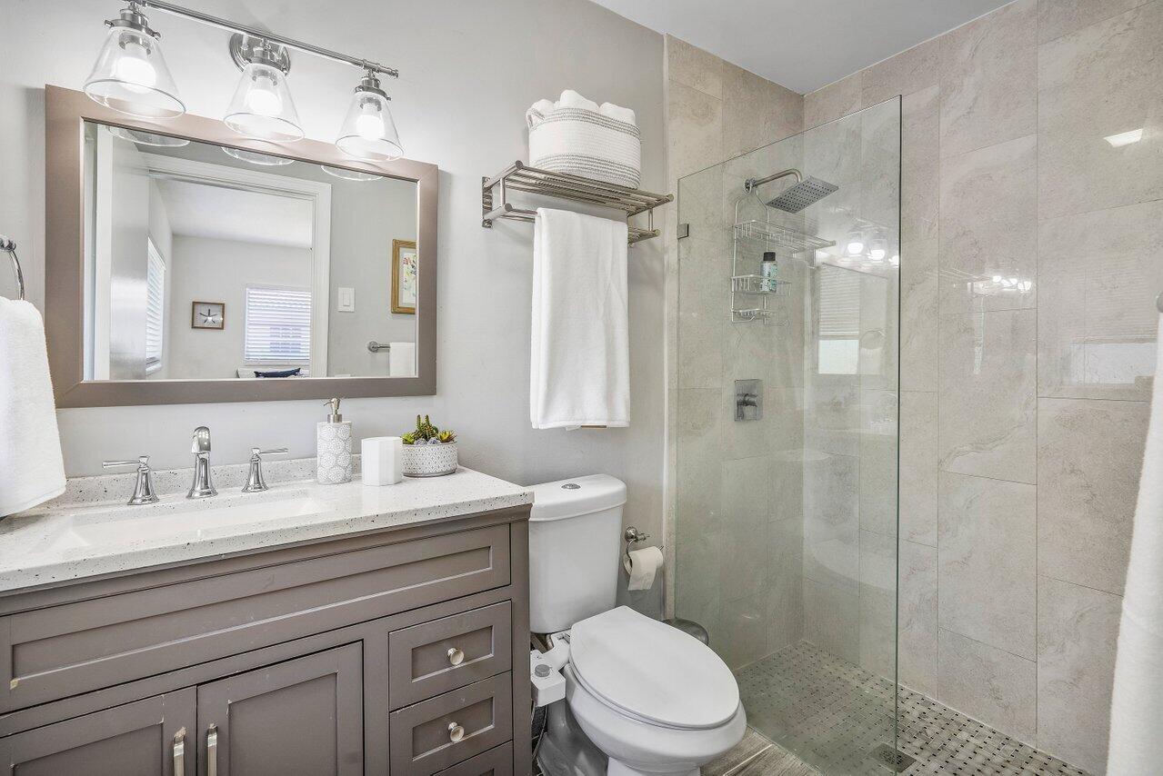 799 Southwest 12th Avenue Boca Raton, FL 33486 - Photo 8 of 12 Bathroom 2