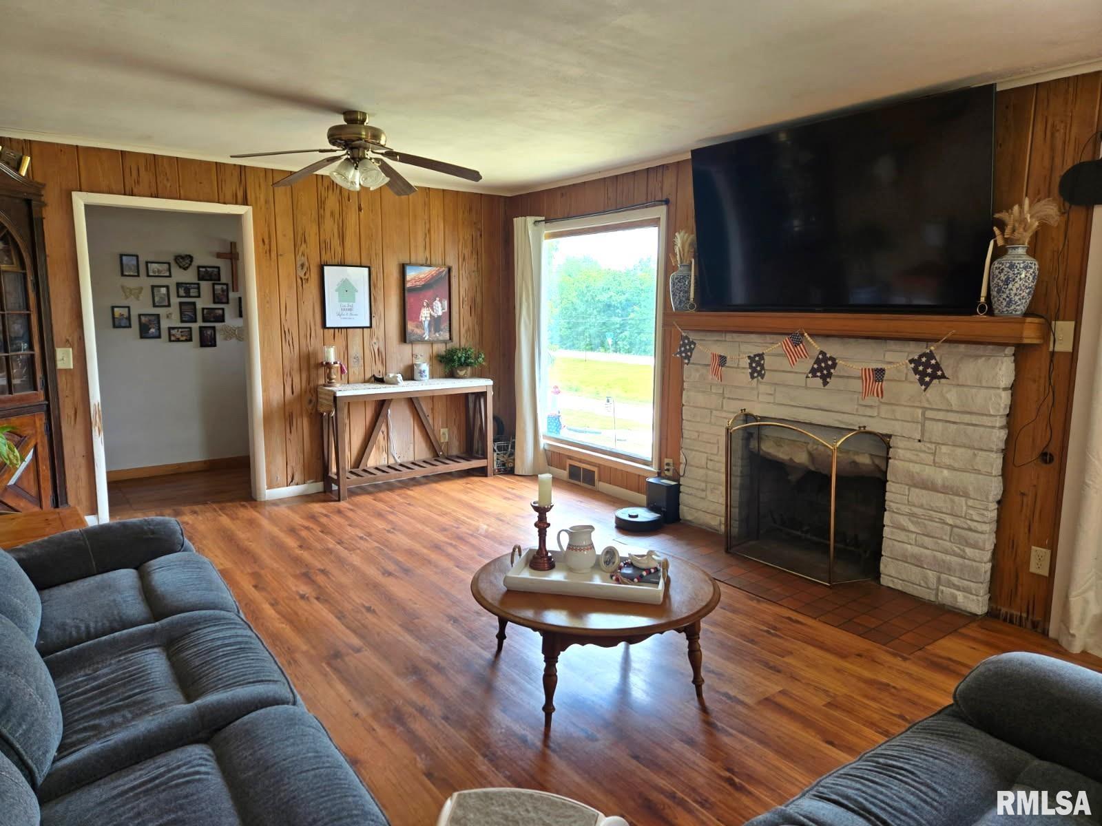 23544 North Urish Road Canton, IL 61520 - Photo 4 of 36